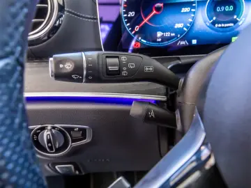 MERCEDES-BENZ E 300 de T// AMG //Facelift // 306 cp //