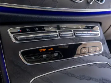 MERCEDES-BENZ E 300 de T// AMG //Facelift // 306 cp //