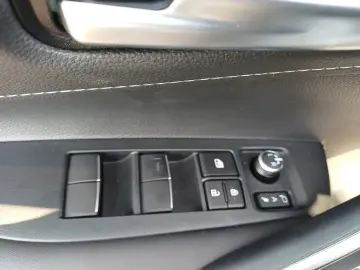 Toyota COROLLA Hb 1.8 hybrid 140 cp CVT Dynamic