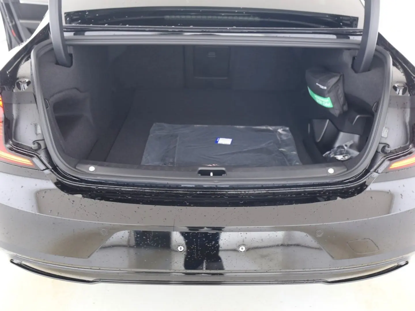 S90 T8 Plus Dark Recharge Plug-In Hybrid AWD