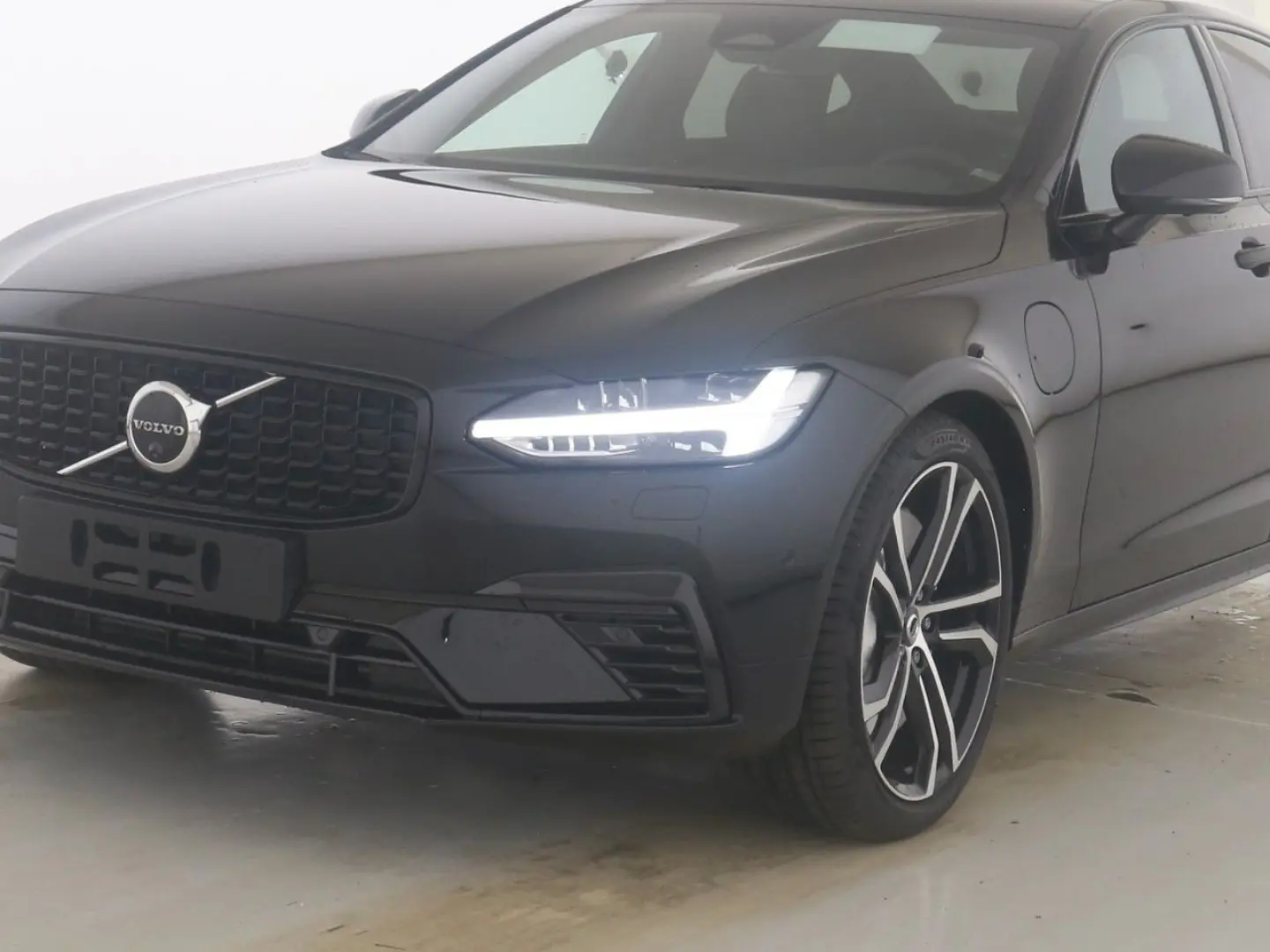 S90 T8 Plus Dark Recharge Plug-In Hybrid AWD