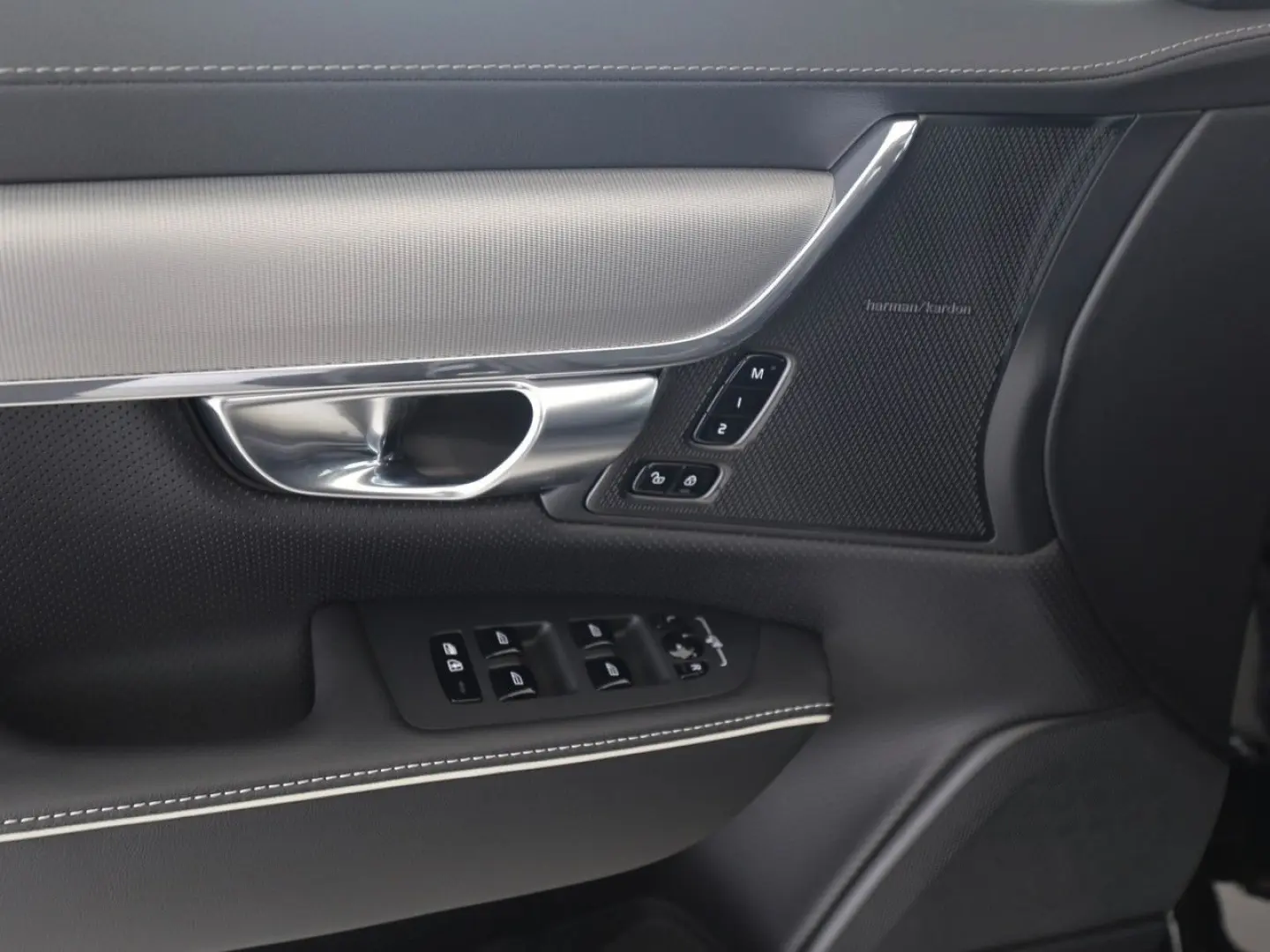 S90 T8 Plus Dark Recharge Plug-In Hybrid AWD