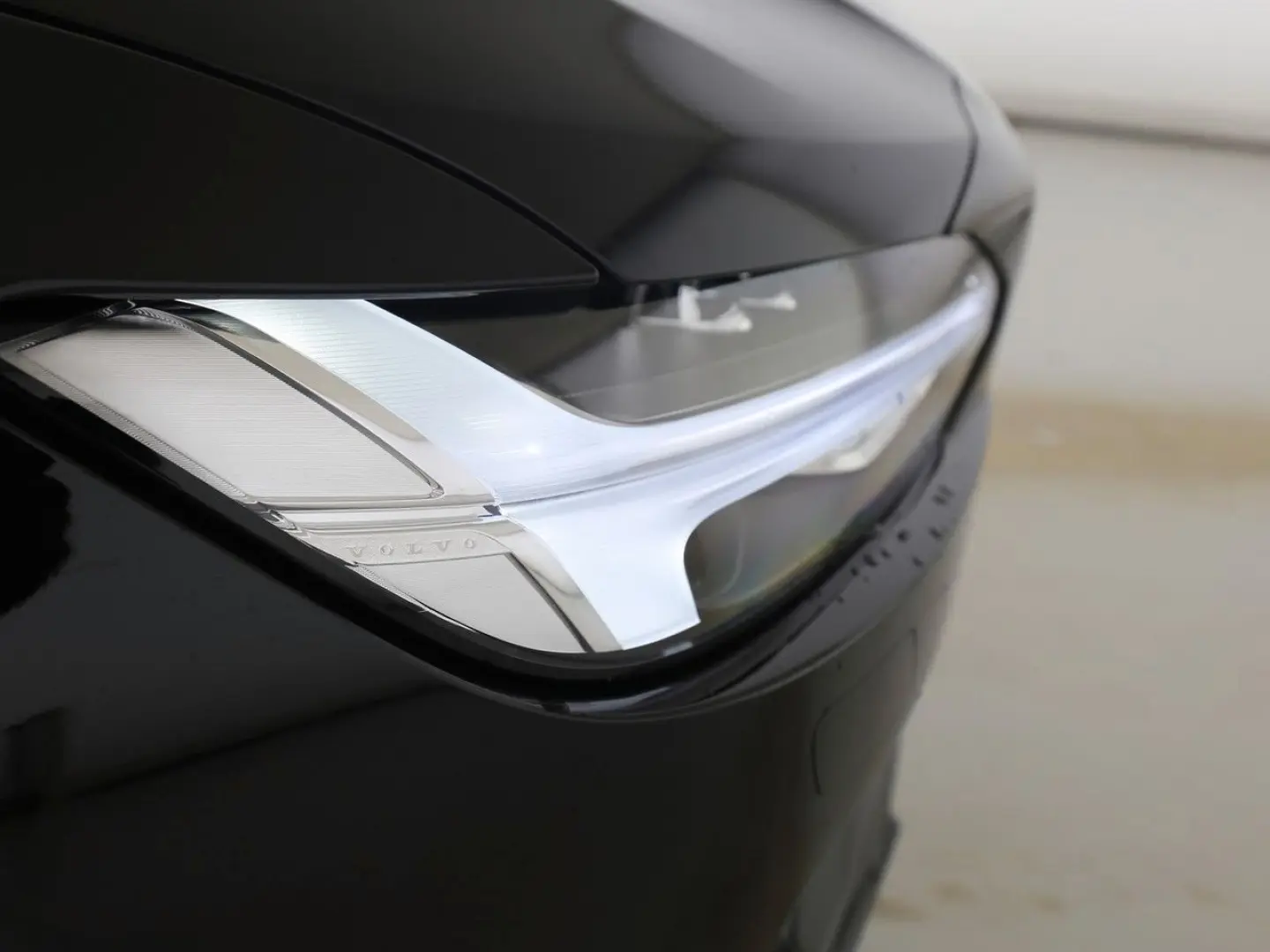 S90 T8 Plus Dark Recharge Plug-In Hybrid AWD