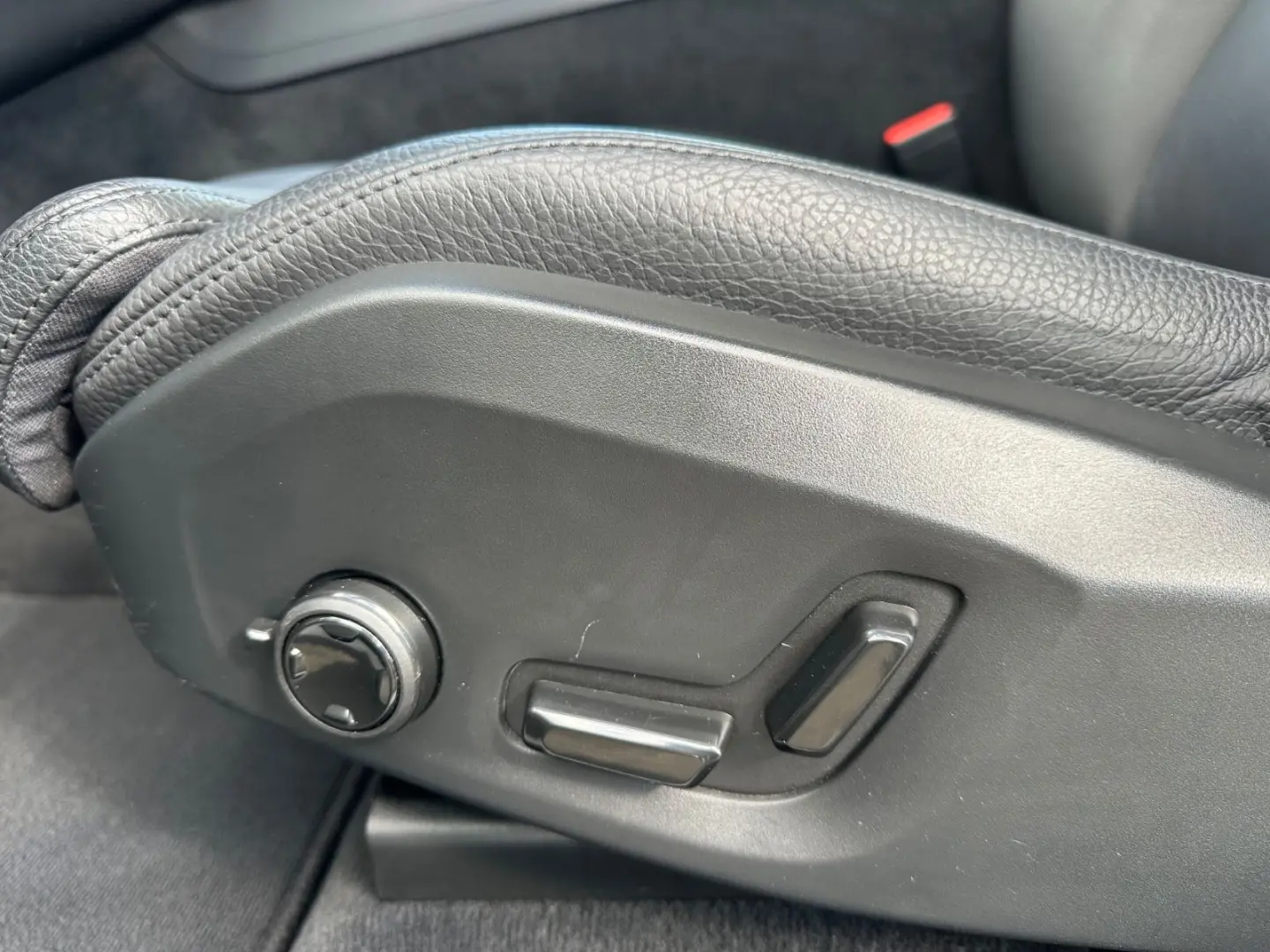 XC60 Ultimate Dark AWD Leder HuD Pano B&W 360°