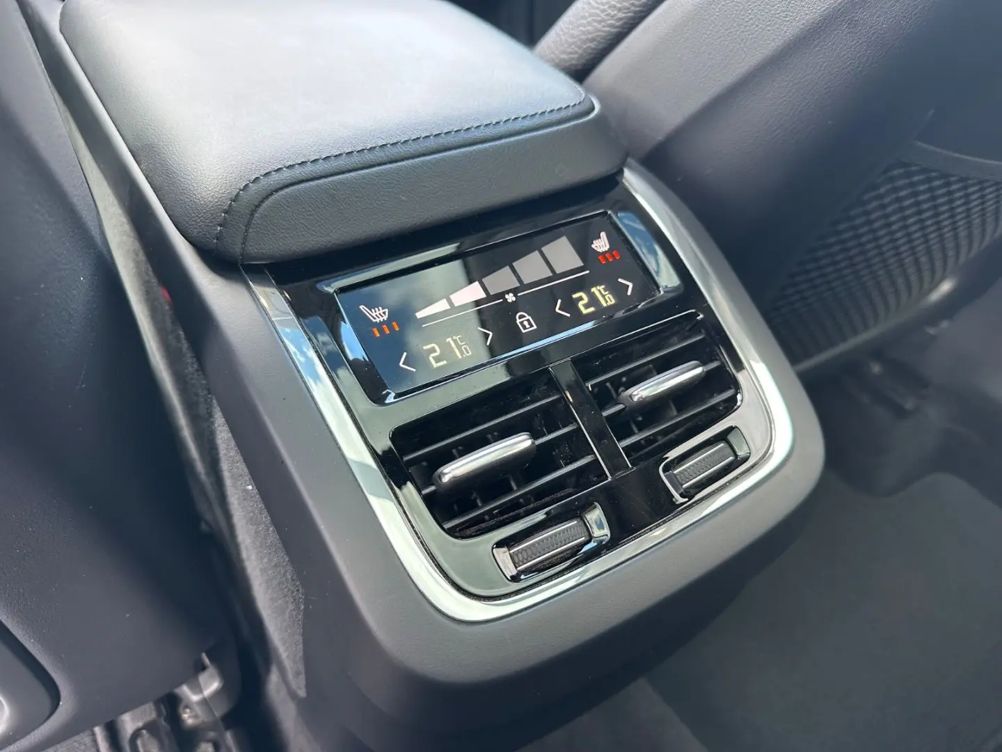 XC60 Ultimate Dark AWD Leder HuD Pano B&W 360°