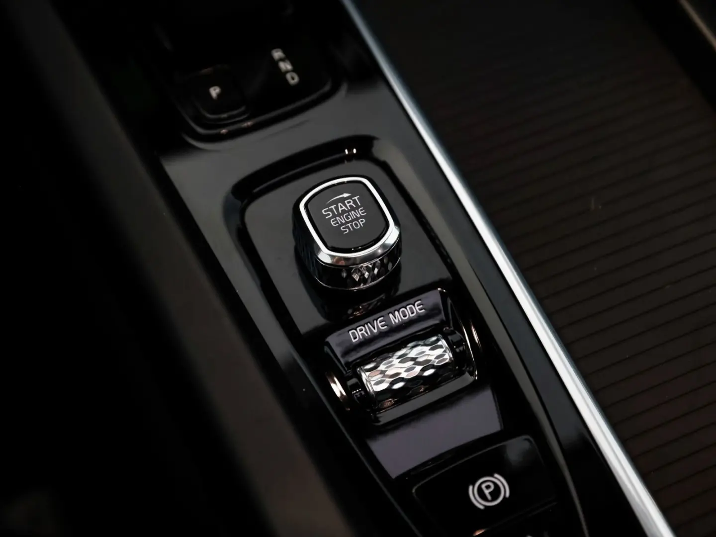 XC60 Inscription Expression *PANO-360°-LED-DAB+*