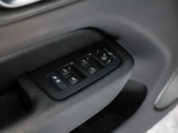 XC60 Inscription Expression *PANO-360°-LED-DAB+*