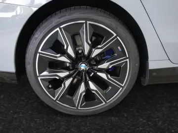 M760e xDrive TV-Fond-Entert.|SkyLounge|AHK