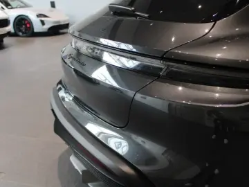 Porsche Taycan Turbo Cross Turismo