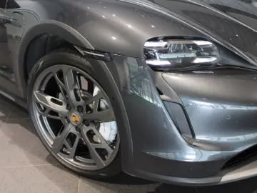 Porsche Taycan Turbo Cross Turismo