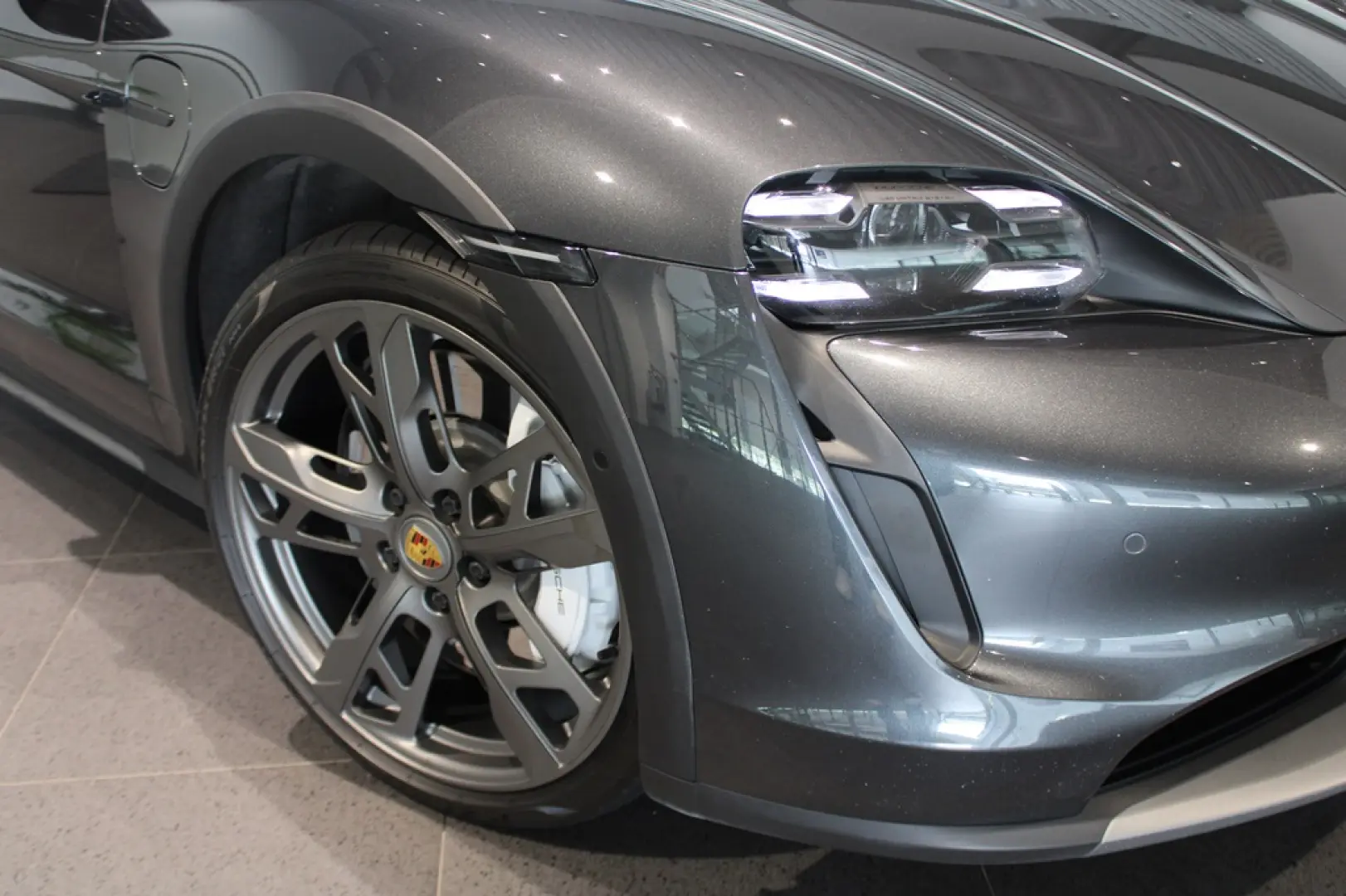 Porsche Taycan Turbo Cross Turismo