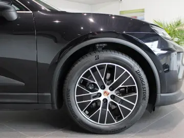 Porsche Macan Electric