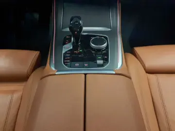 X5 xDrive45e xLine HuD AHK H&K Leder