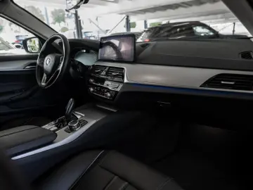 530e xDrive FACEL. HUD LED ACC W-LAN NAVI KAMERA