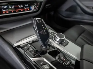 530e xDrive FACEL. HUD LED ACC W-LAN NAVI KAMERA