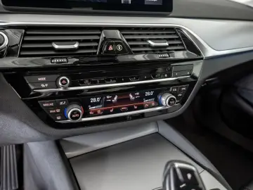 530e xDrive FACEL. HUD LED ACC W-LAN NAVI KAMERA
