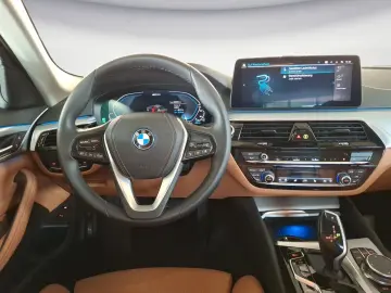530e xDrive Aut. Innovationspaket Head-Up Laser