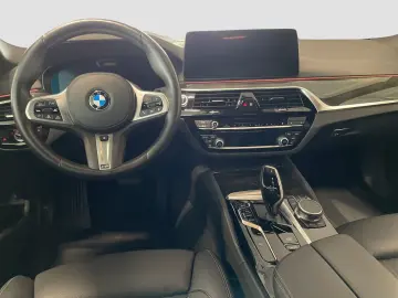 530d xDrive Limousine
