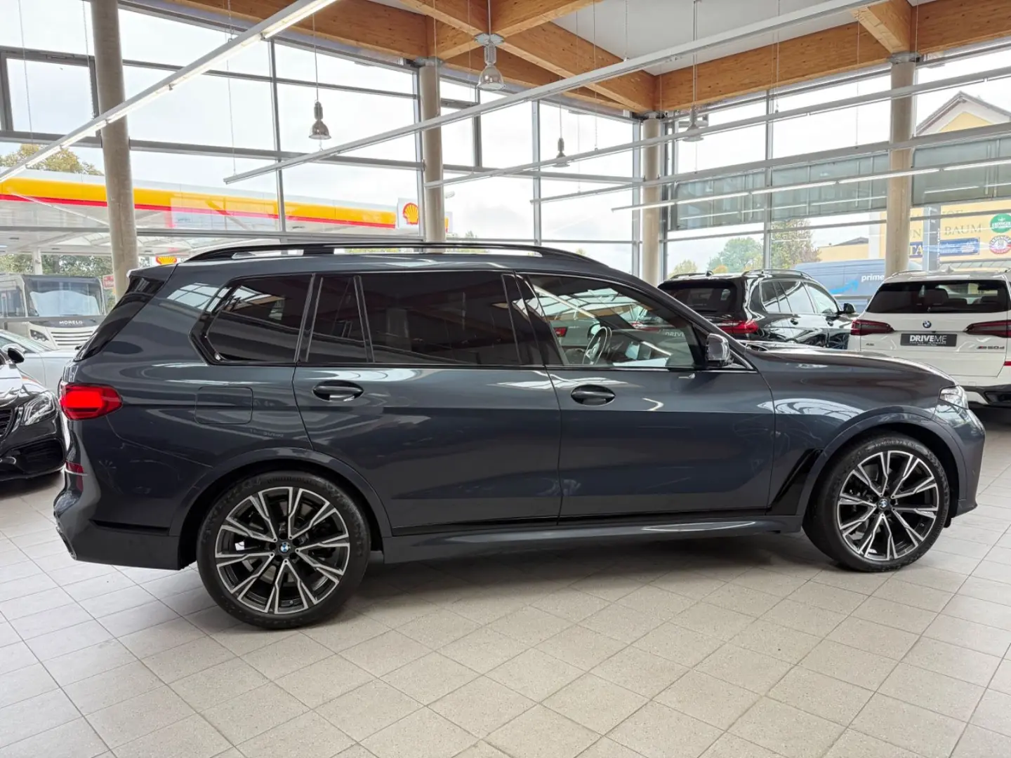 BMW X7 M50i Sky Lounge Laser Executive Drive Pro 7