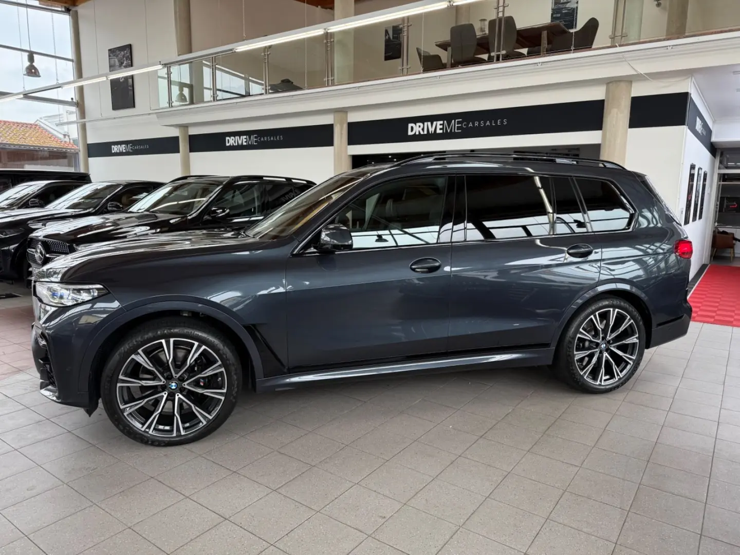 BMW X7 M50i Sky Lounge Laser Executive Drive Pro 7