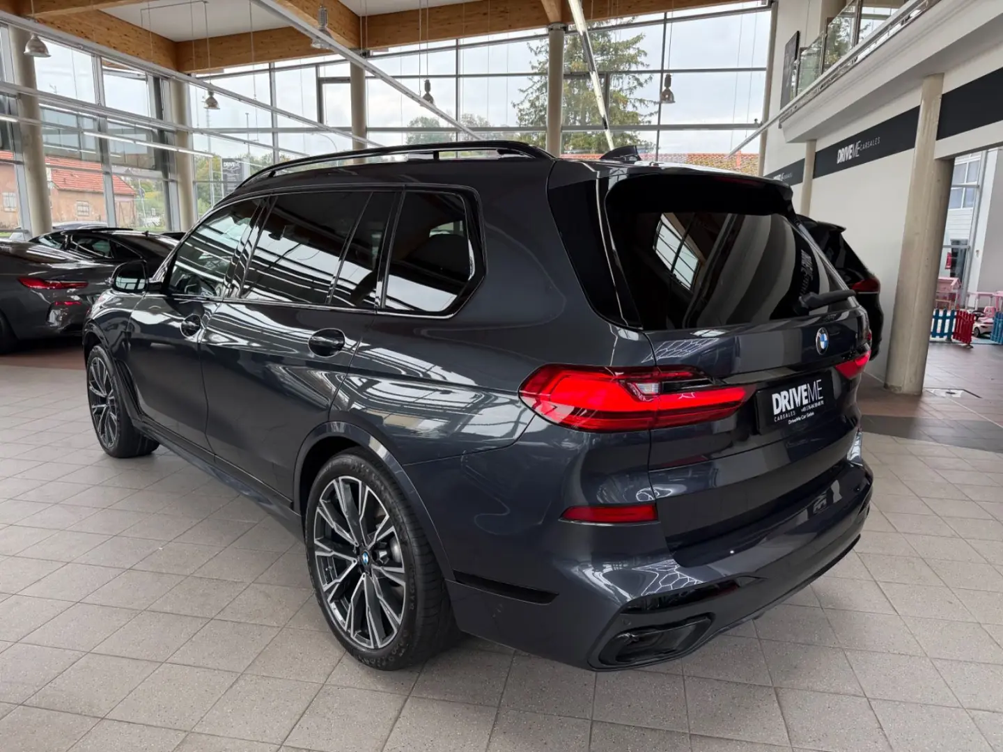 BMW X7 M50i Sky Lounge Laser Executive Drive Pro 7