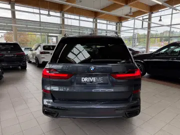BMW X7 M50i Sky Lounge Laser Executive Drive Pro 7