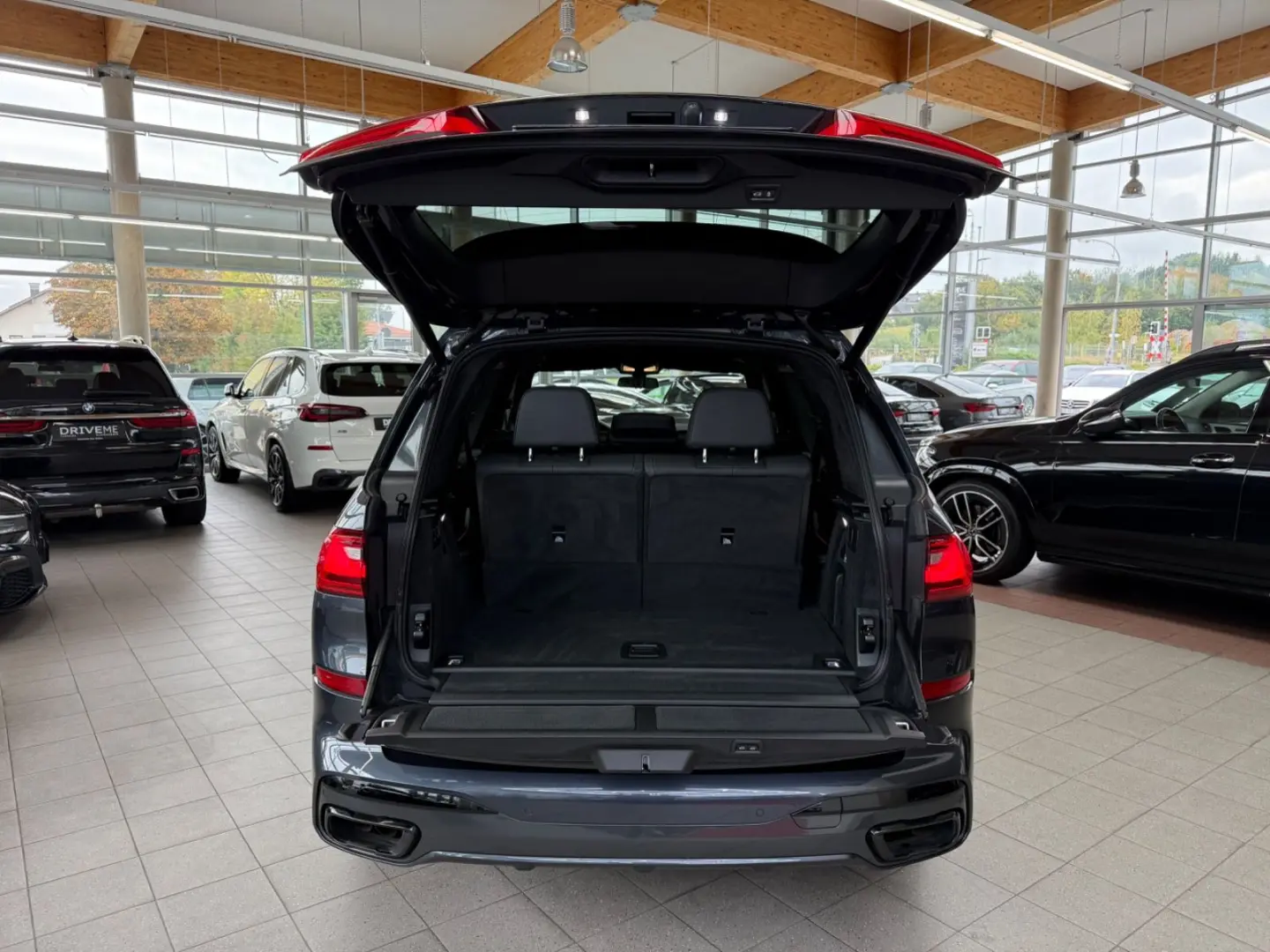 BMW X7 M50i Sky Lounge Laser Executive Drive Pro 7
