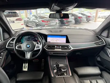 BMW X7 M50i Sky Lounge Laser Executive Drive Pro 7