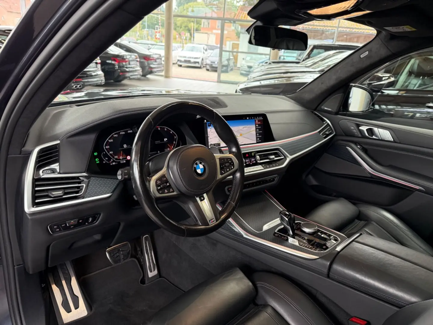 BMW X7 M50i Sky Lounge Laser Executive Drive Pro 7