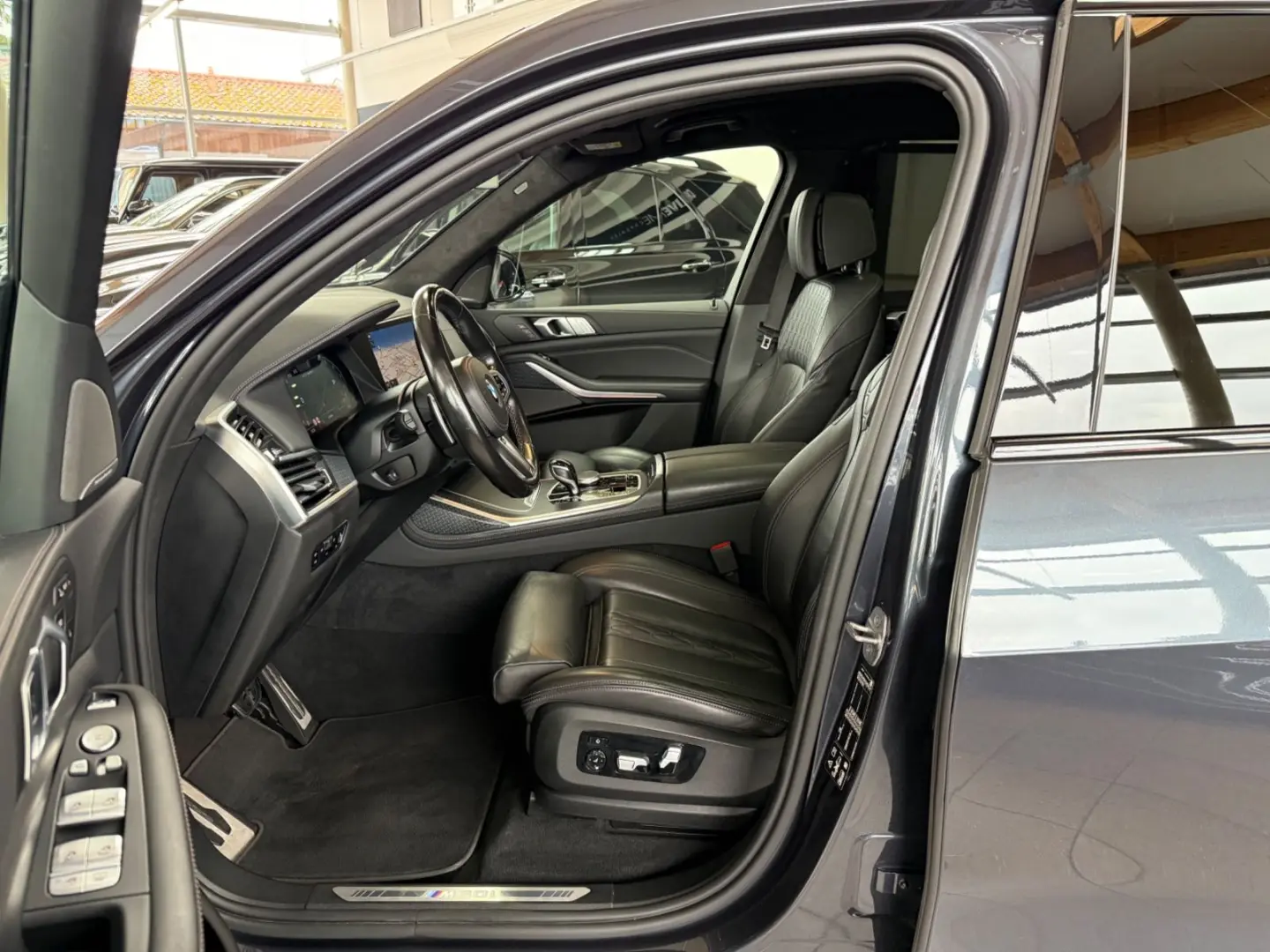 BMW X7 M50i Sky Lounge Laser Executive Drive Pro 7
