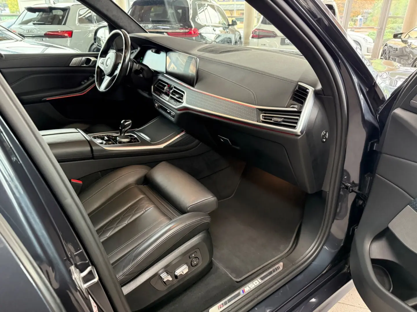 BMW X7 M50i Sky Lounge Laser Executive Drive Pro 7