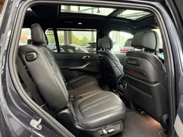 BMW X7 M50i Sky Lounge Laser Executive Drive Pro 7