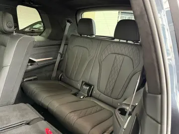 BMW X7 M50i Sky Lounge Laser Executive Drive Pro 7