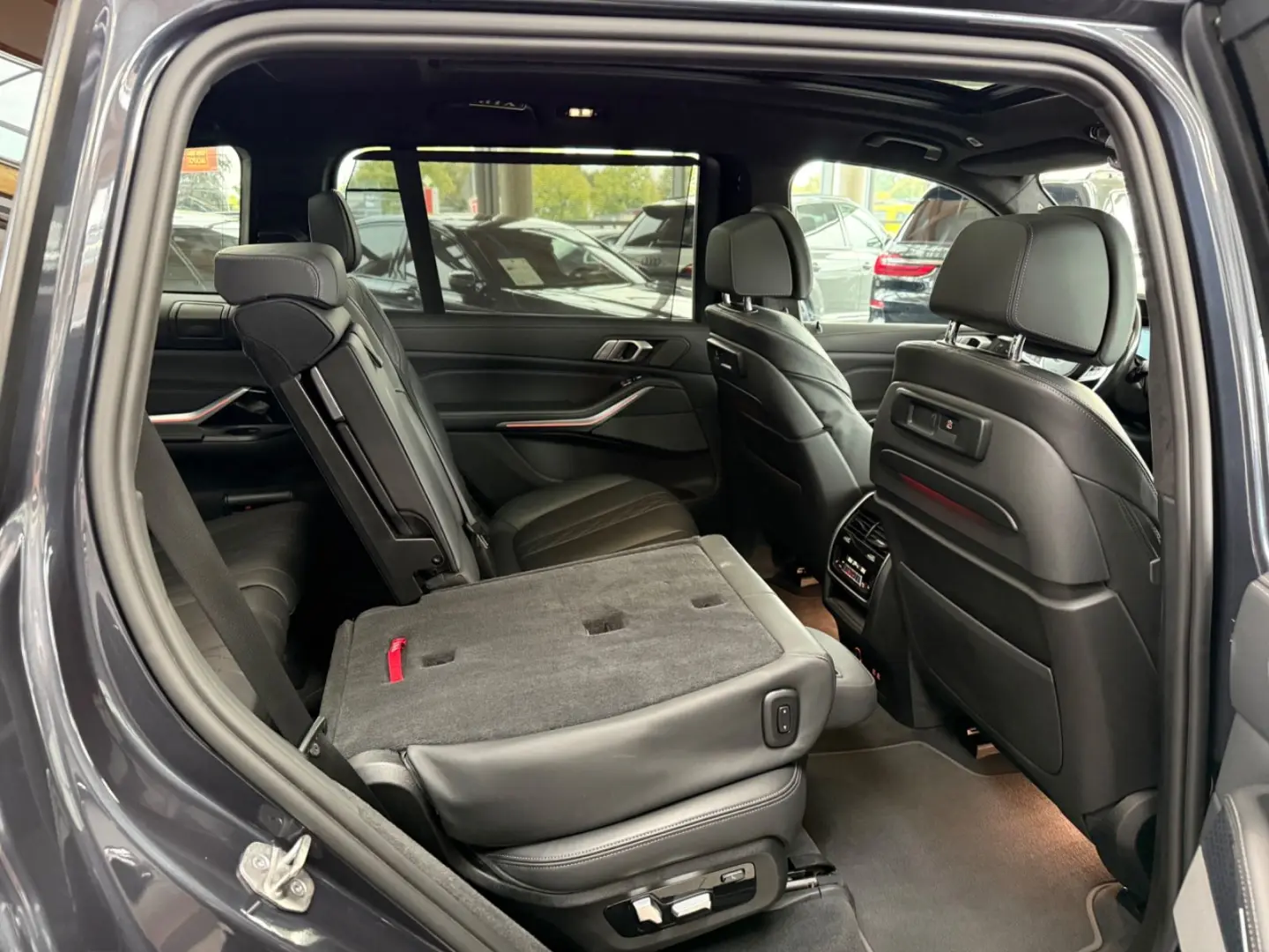 BMW X7 M50i Sky Lounge Laser Executive Drive Pro 7