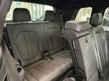 BMW X7 M50i Sky Lounge Laser Executive Drive Pro 7
