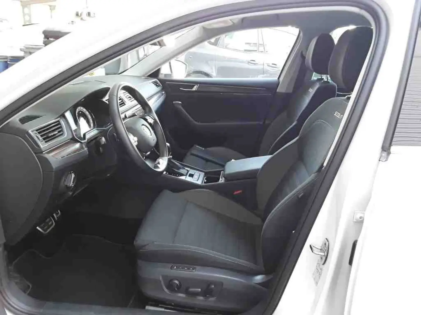 Superb Scout 2.0 TDI 4x4 Memory Amundsen Matrix