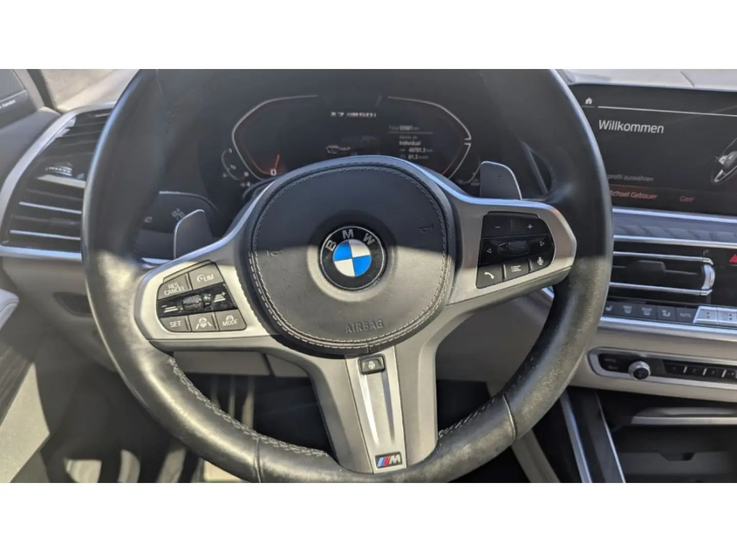 BMW X7 M50 i M-Sport HUD