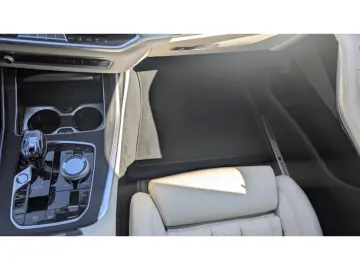 BMW X7 M50 i M-Sport HUD