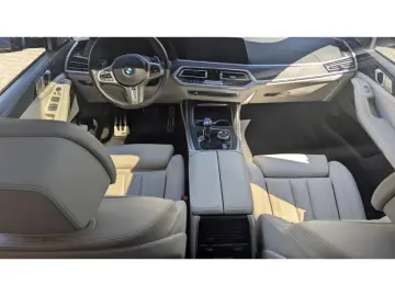 BMW X7 M50 i M-Sport HUD