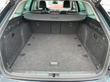 Superb Combi SCOUT 2.0 TDI DSG 4X4 ACC AHK CANTO