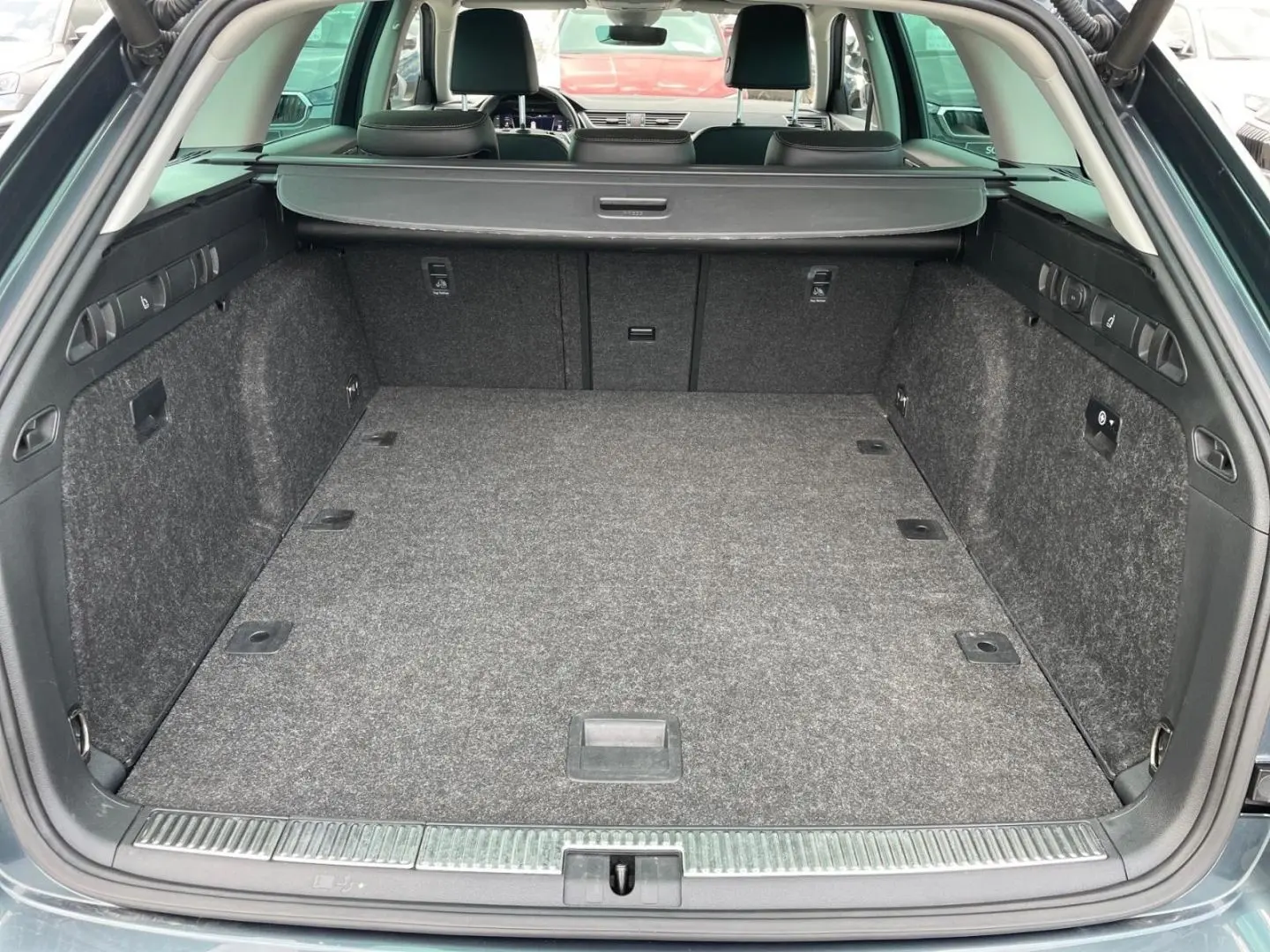 Superb Combi SCOUT 2.0 TDI DSG 4X4 ACC AHK CANTO