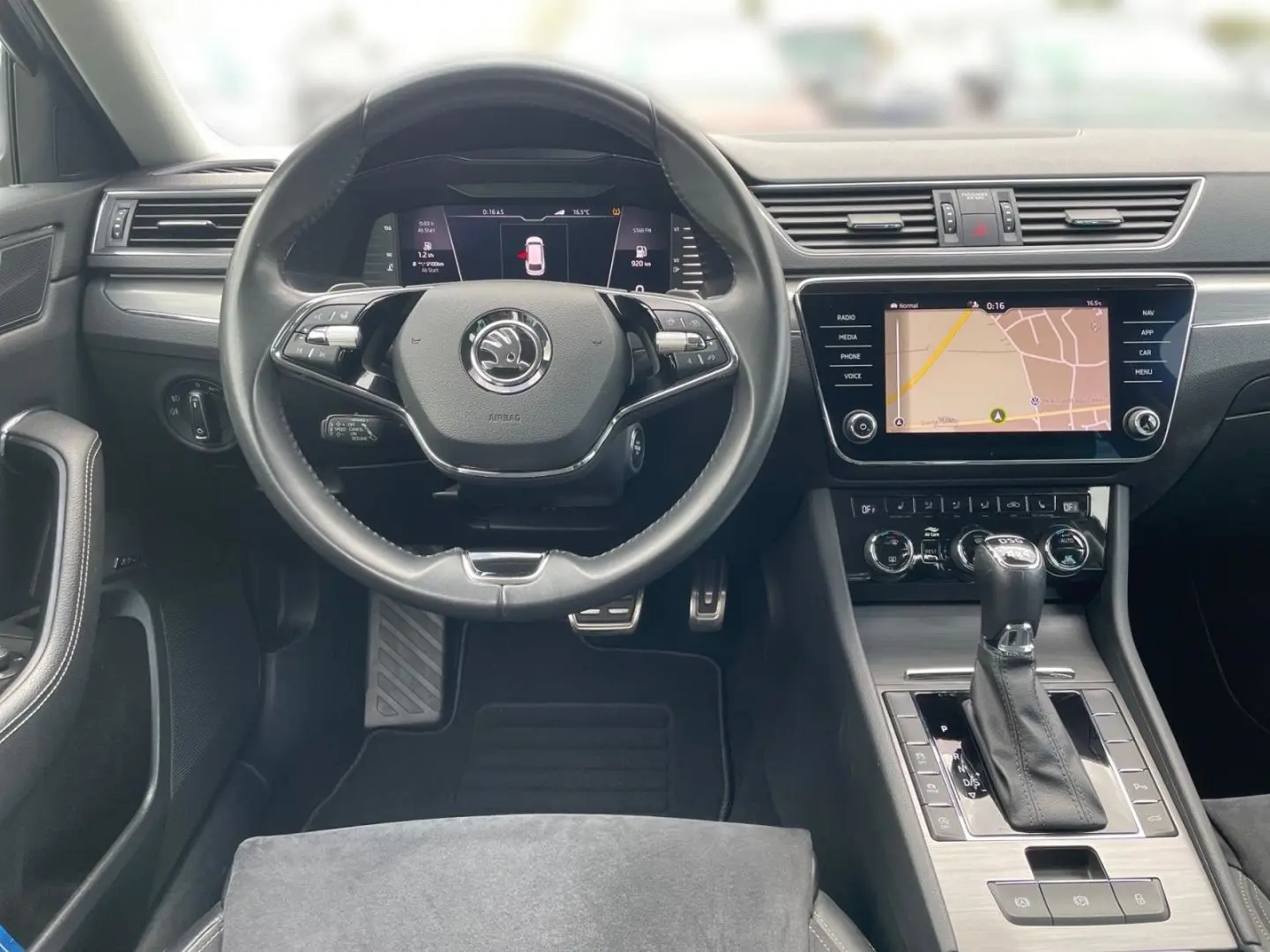 Superb Combi SCOUT 2.0 TDI DSG 4X4 ACC AHK CANTO