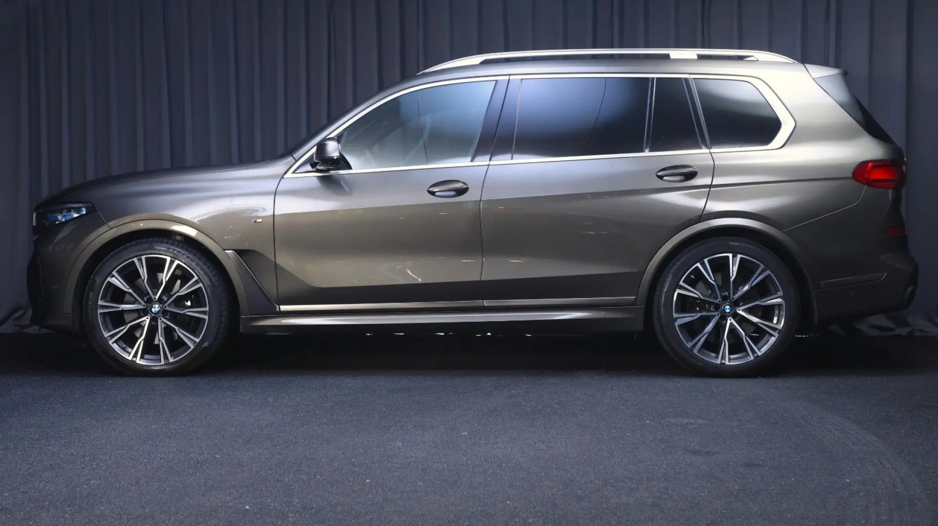 BMW X7 M50i xDrive, B&W, Night Vis., Sky lounge