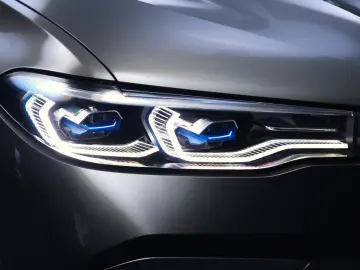 BMW X7 M50i xDrive, B&W, Night Vis., Sky lounge