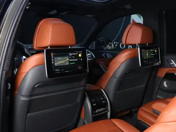 BMW X7 M50i xDrive, B&W, Night Vis., Sky lounge