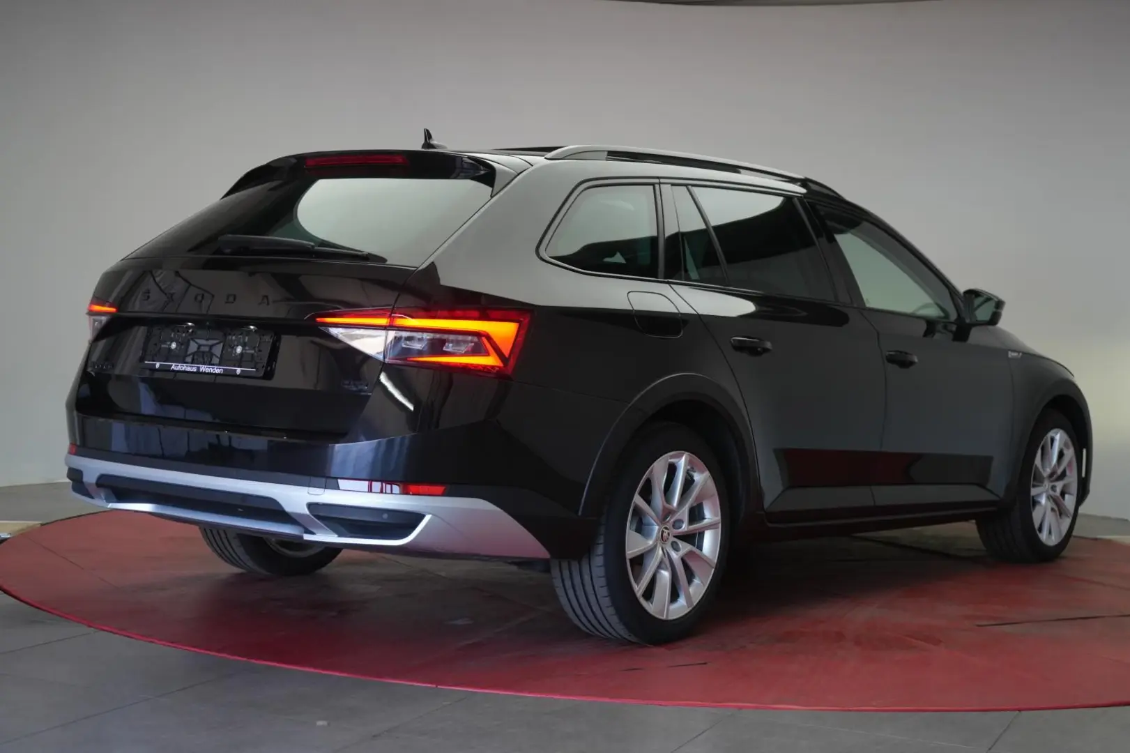 Superb 2.0 TDI 4x4 DSG Scout Navi/ACC/Kamera/Vir