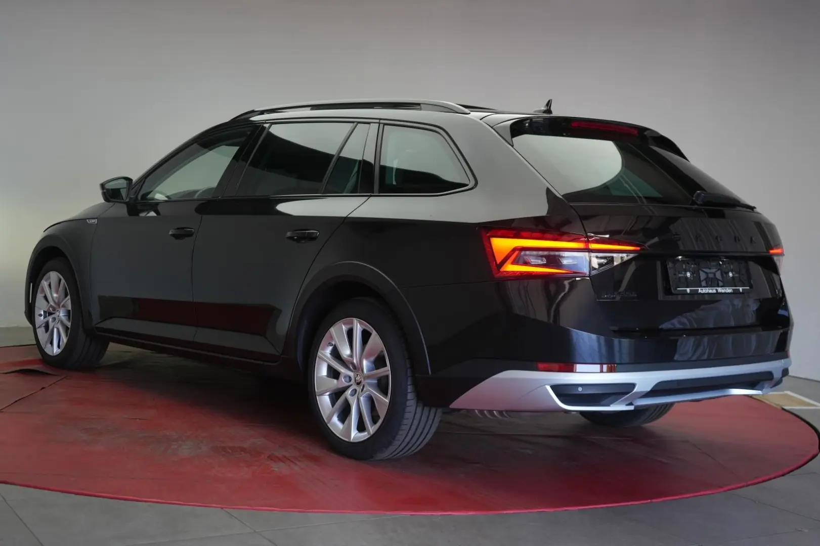 Superb 2.0 TDI 4x4 DSG Scout Navi/ACC/Kamera/Vir