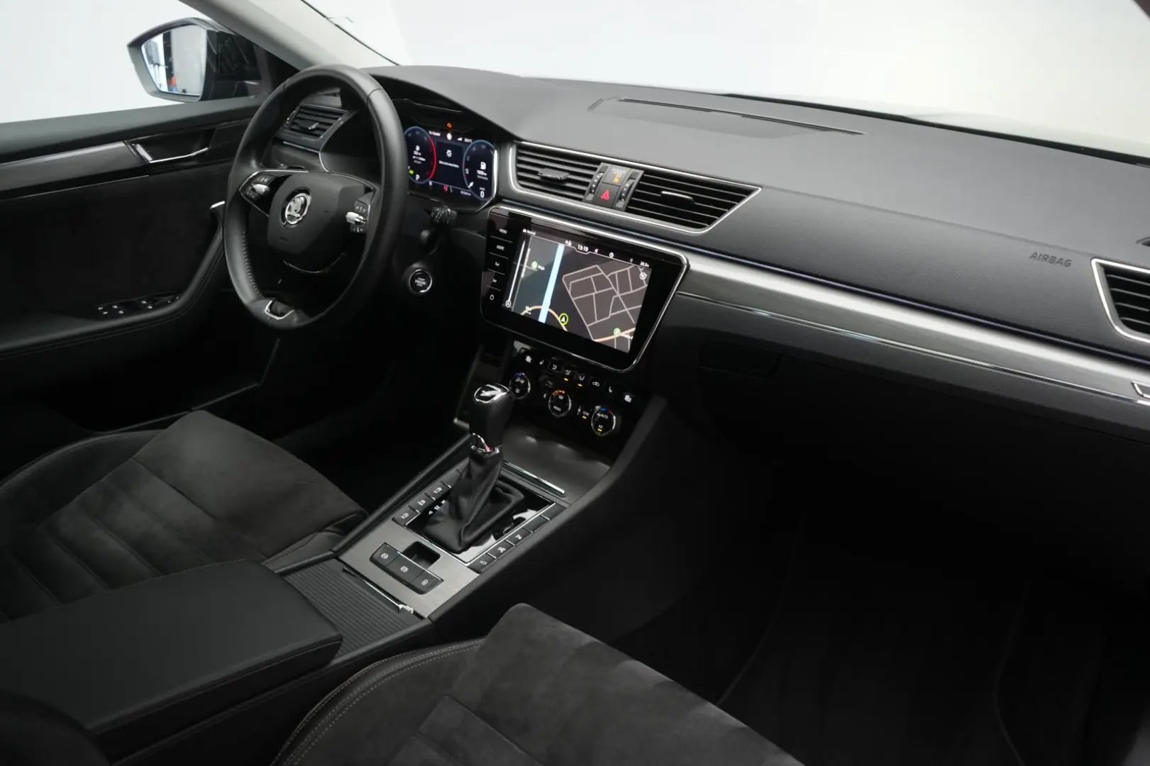Superb 2.0 TDI 4x4 DSG Scout Navi/ACC/Kamera/Vir