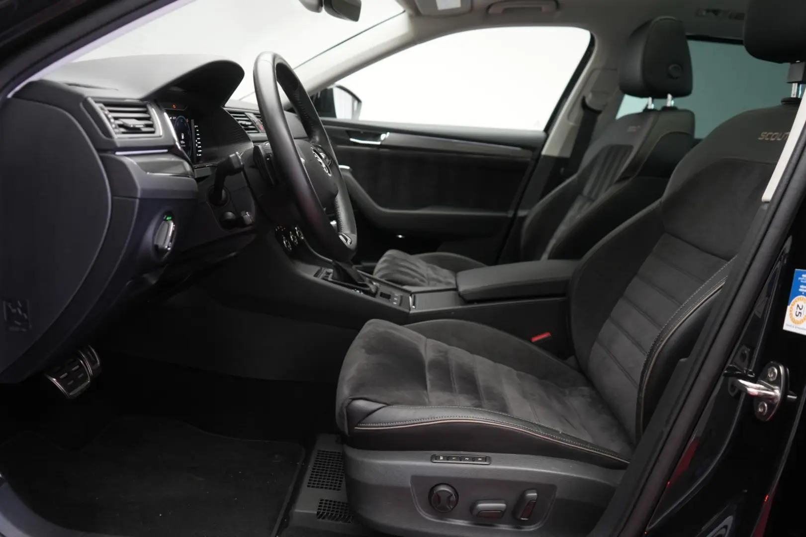 Superb 2.0 TDI 4x4 DSG Scout Navi/ACC/Kamera/Vir