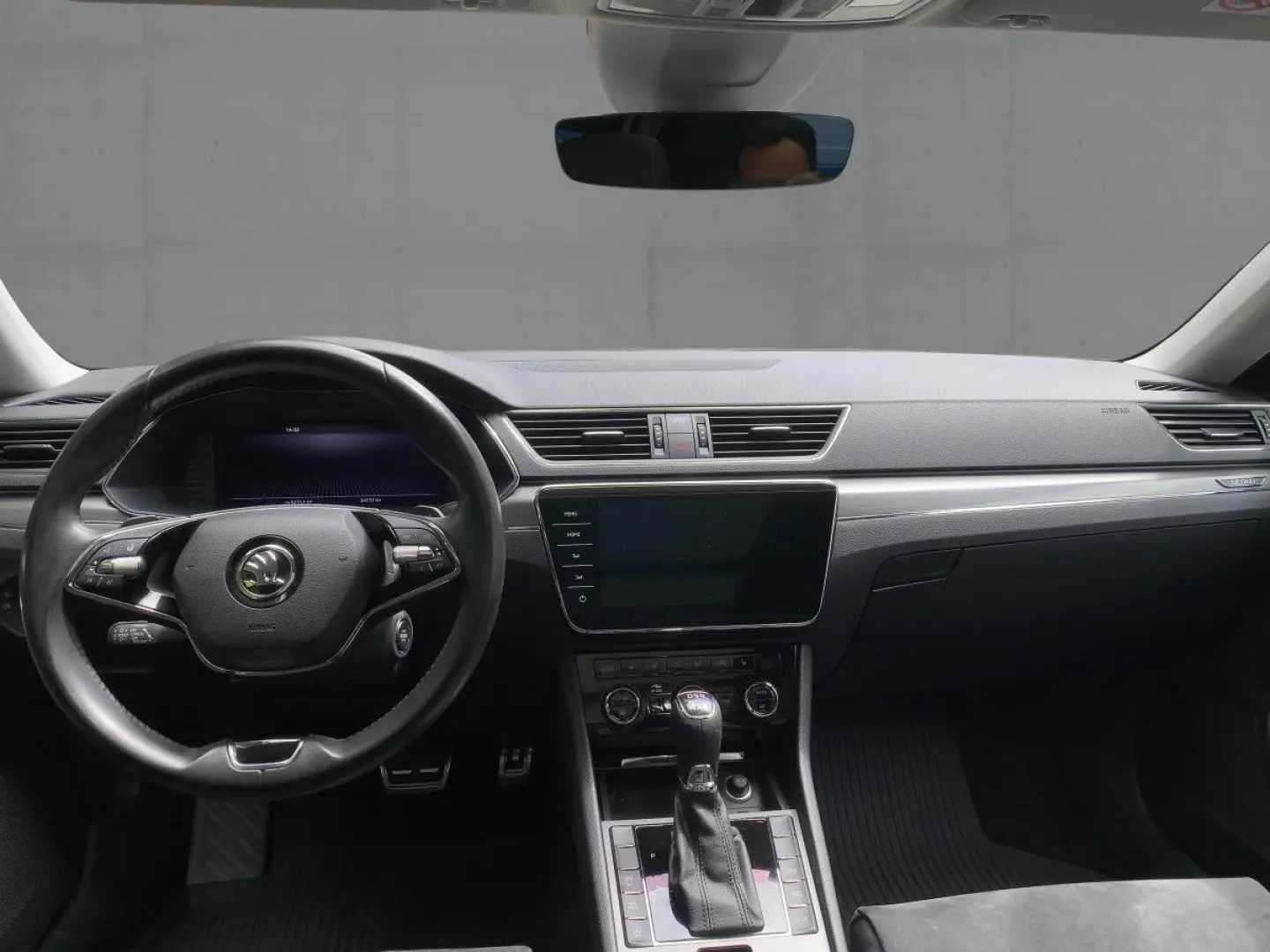 Superb Combi SCOUT 2.0 TDI 4x4 DSG LED+AHK+PANO